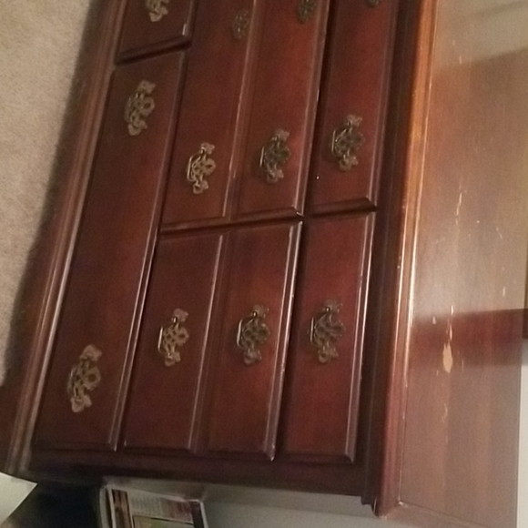 Dresser and mirror - Picture 2 of 3